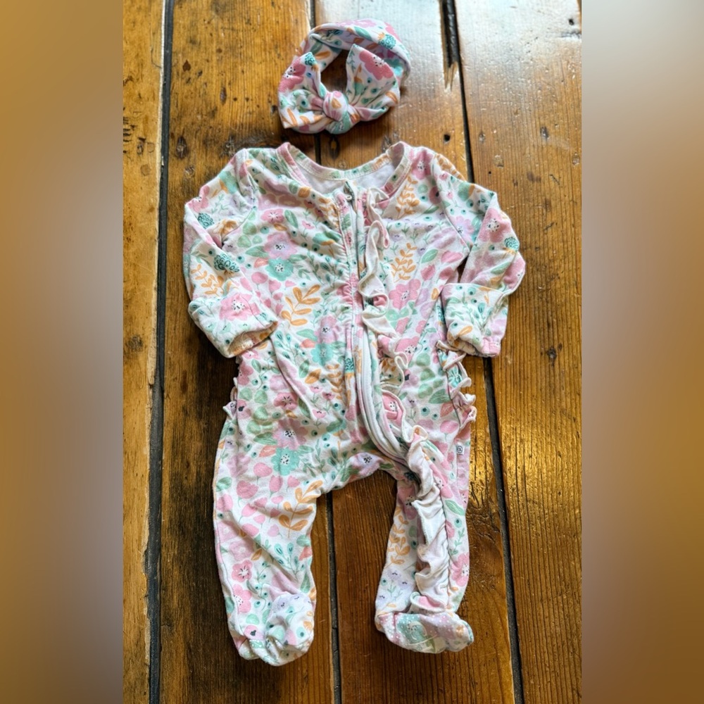 Caden Lane NB Willow’s Whimsy Floral Ruffle Zipper Footie. Matching Bow